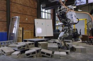 تولید رباتی كه از فضاهای تنگ و باریك عبور می كند